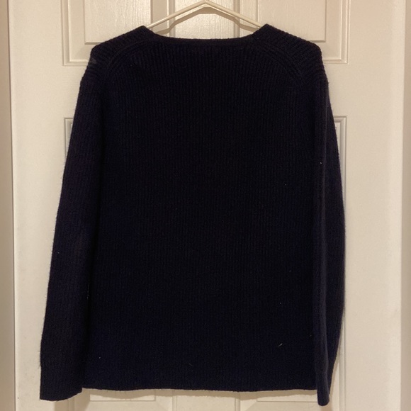 V neck uniqlo sweater - Picture 3 of 3